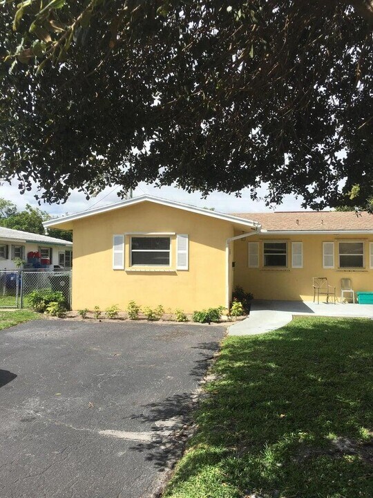 2811 NE 2nd Ave in Boca Raton, FL - Building Photo