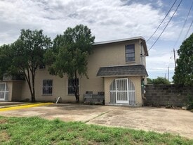 1301 E Lyon St in Laredo, TX - Building Photo