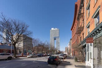 One South First in Brooklyn, NY - Foto de edificio - Building Photo