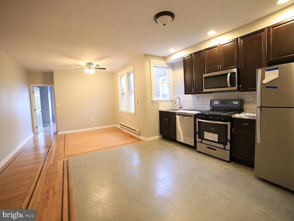 5250 W Berks St in Philadelphia, PA - Building Photo