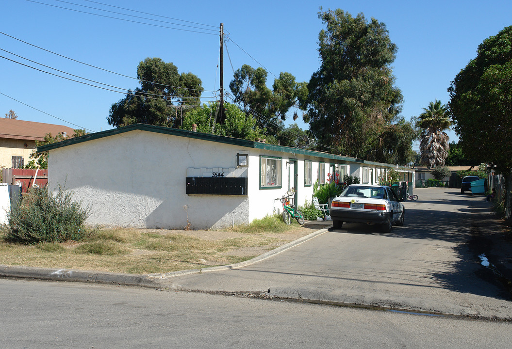 3544 Almond Dr in Oxnard, CA - Building Photo