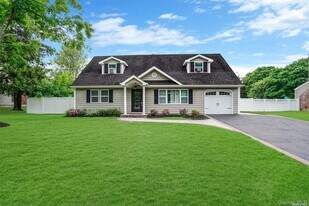 278 Pipe Stave Hollow Rd in Mount Sinai, NY - Building Photo