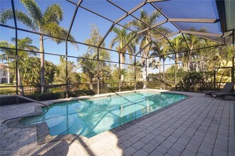 27150 Driftwood Dr in Bonita Springs, FL - Foto de edificio - Building Photo