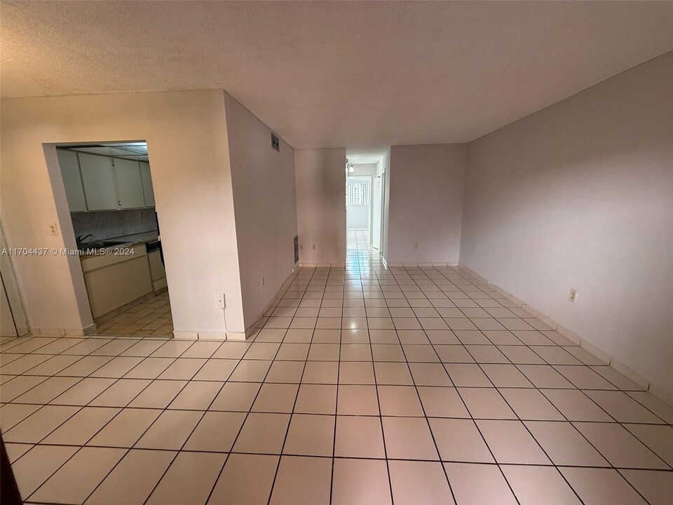 6675 W 4th Ave in Hialeah, FL - Building Photo