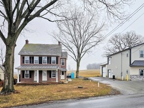 32 N Farmersville Rd in Ephrata, PA - Building Photo - Building Photo