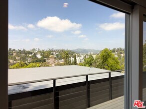 845 N La Fayette Park Pl in Los Angeles, CA - Building Photo - Building Photo