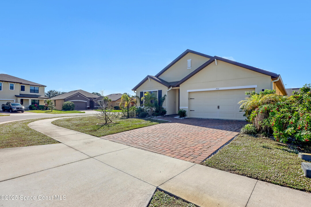 733 Old Country in Palm Bay, FL - Building Photo