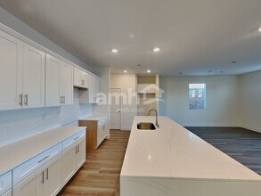 7794 Hickory King Ave in Las Vegas, NV - Building Photo - Building Photo