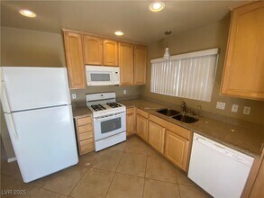 8436 Palmada Dr in Las Vegas, NV - Building Photo - Building Photo