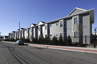 Lindenhurst Villas in Lindenhurst, NY - Foto de edificio - Building Photo