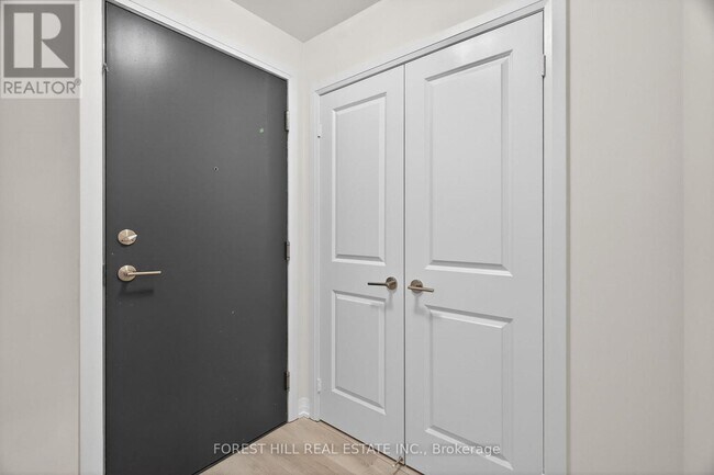 3260 Sheppard Ave E in Toronto, ON - Building Photo - Building Photo