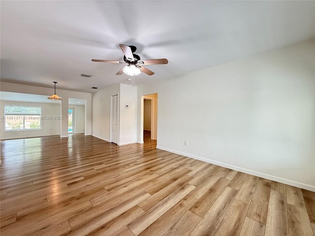 2625 SW 67th Ave in Miami, FL - Building Photo - Building Photo