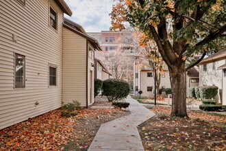 108 High Rock Ave in Saratoga Springs, NY - Building Photo - Building Photo