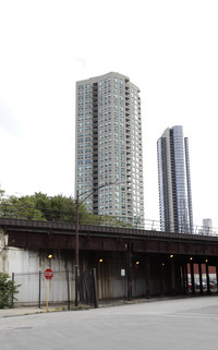 Kinzie Park in Chicago, IL - Building Photo - Building Photo