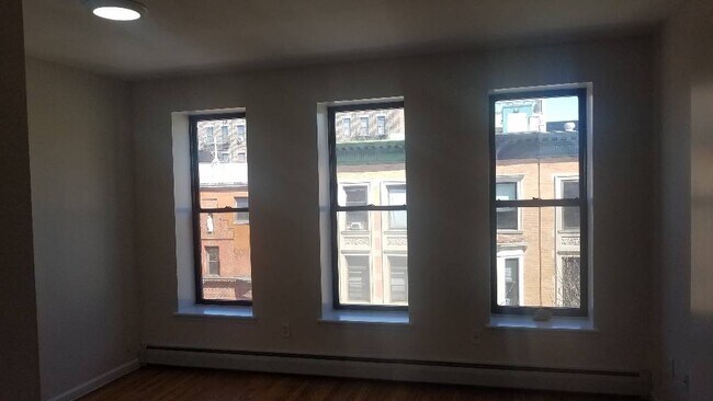516 W 142nd St in New York, NY - Building Photo - Building Photo