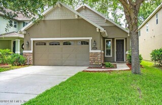 700 Briar View Dr in Orange Park, FL - Building Photo