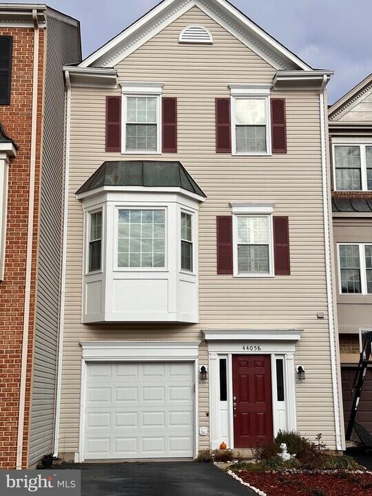 44058 Florence Terrace in Ashburn, VA - Building Photo