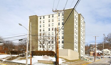Ambridge Towers in Ambridge, PA - Foto de edificio - Building Photo