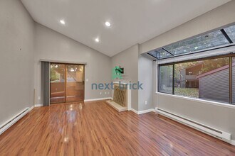 10008 NE 122nd St in Kirkland, WA - Building Photo - Building Photo