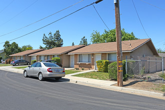 1047-1055 Adler Dr in Clovis, CA - Building Photo - Building Photo