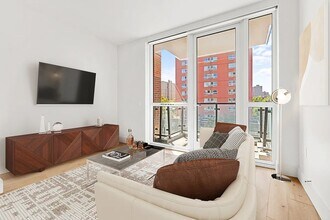 251 E 2nd St-Unit -4A in New York, NY - Building Photo - Building Photo
