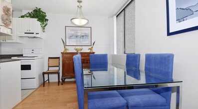 144 14th St W in North Vancouver, BC - Building Photo - Building Photo