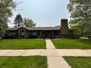 4515 N Lake Dr in Whitefish Bay, WI - Building Photo - Building Photo