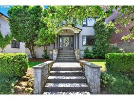 2066 NW Overton St, Unit 2 in Portland, OR - Building Photo