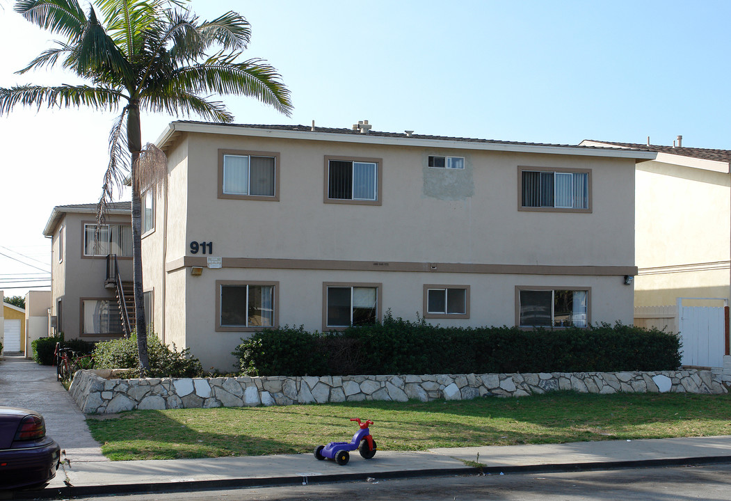 911 S Ventura Rd in Oxnard, CA - Building Photo