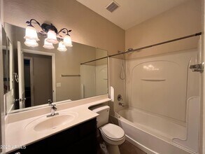 4504 E Franklin Ave in Gilbert, AZ - Foto de edificio - Building Photo