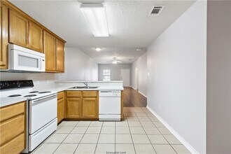 412 Freeman Ave, Unit 1 in Bryan, TX - Building Photo - Building Photo