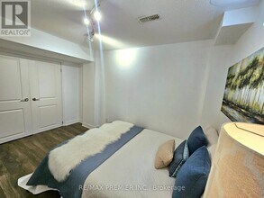 3900 Arvona Pl in Mississauga, ON - Building Photo - Building Photo