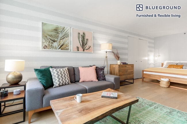 180 W 20th St in New York, NY - Building Photo - Building Photo