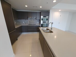 7875 NW 107th Ave in Doral, FL - Building Photo - Building Photo