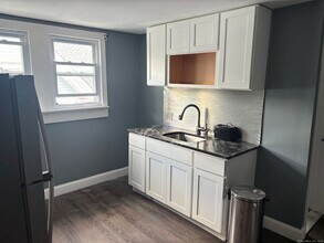 319 Sherman Ave in New Haven, CT - Building Photo - Building Photo