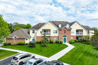 7702 Essex Gate Dr in Dublin, OH - Foto de edificio - Building Photo