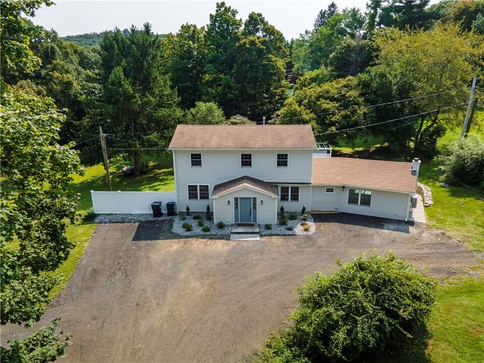 24 M&M Ln in Mahopac, NY - Building Photo