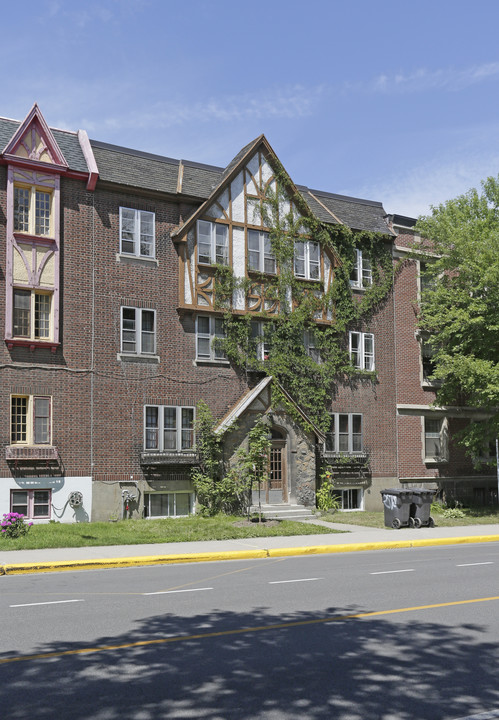 2531 Édouard-Montpetit in Montréal, QC - Building Photo