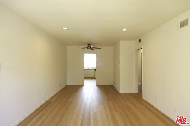 1323 Ridgeley Dr in Los Angeles, CA - Building Photo - Building Photo