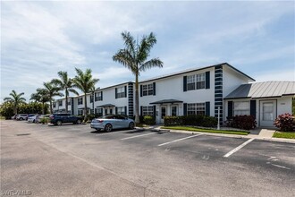 761 W Elkcam Cir in Marco Island, FL - Foto de edificio - Building Photo