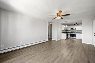 22 Irving St in Everett, MA - Foto de edificio - Building Photo