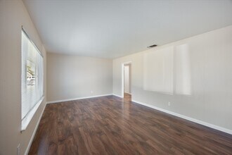 1135 Agatha Way in Sacramento, CA - Building Photo - Building Photo