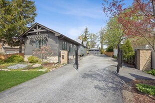 502 W 47th St in Western Springs, IL - Building Photo