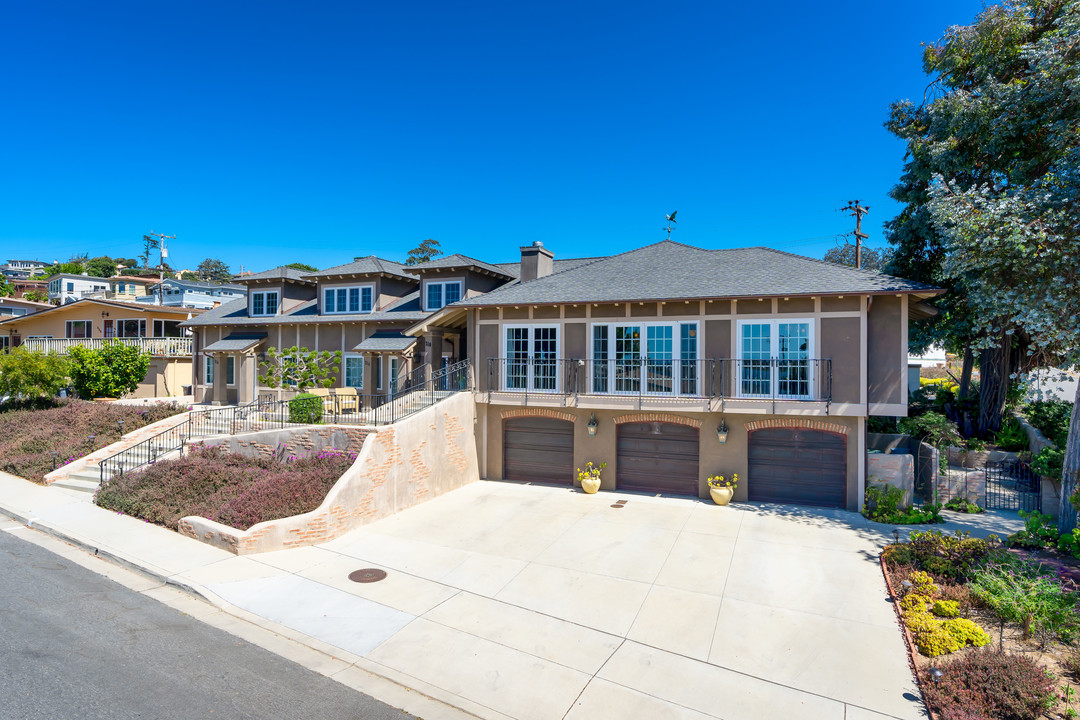 210 Barlow Ln in Morro Bay, CA - Building Photo