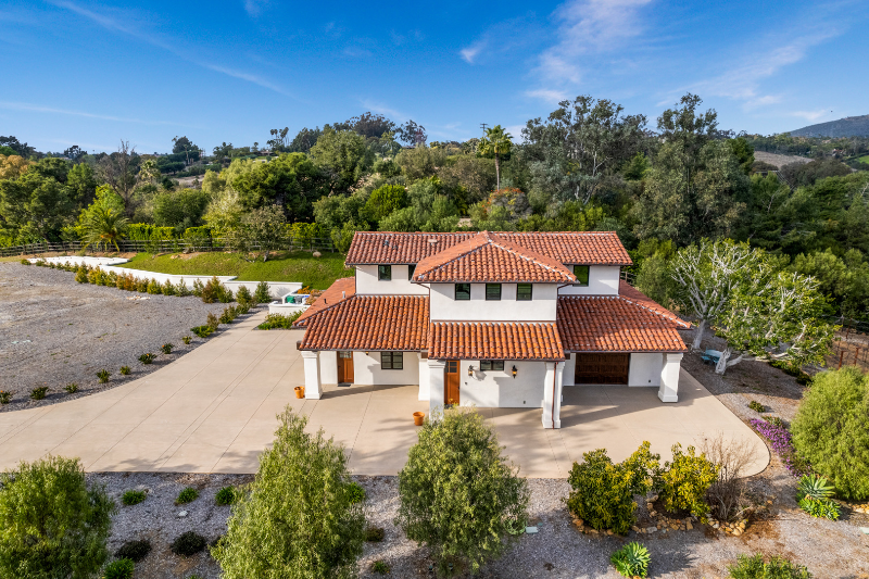 6842 Paseo Delicias in Rancho Santa Fe, CA - Building Photo