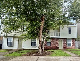 5121 E Hunters Chapel Ct in Baton Rouge, LA - Building Photo