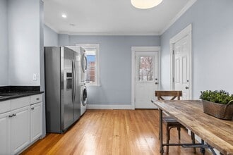 102 Grant St, Unit A in Somerville, MA - Building Photo - Building Photo