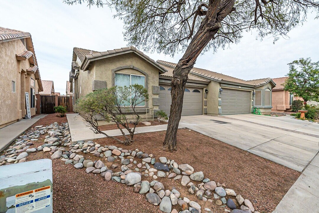 6610 E University Dr in Mesa, AZ - Building Photo