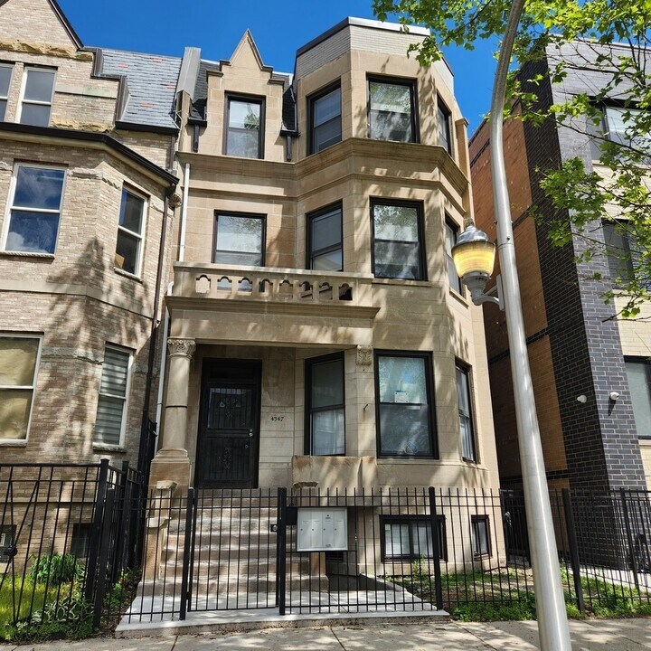 4347 S Vincennes Ave in Chicago, IL - Building Photo