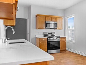 782 Morton St, Unit 2 in Boston, MA - Foto de edificio - Building Photo